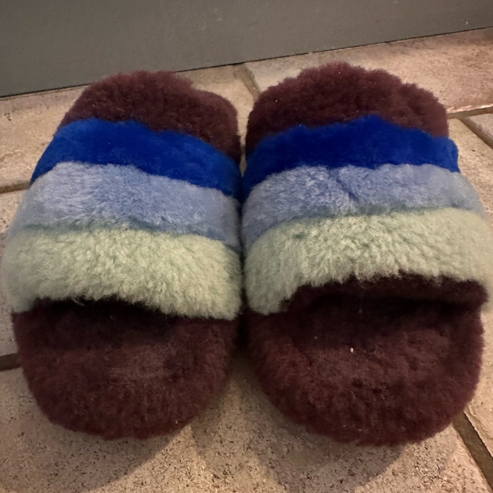 UGG fluff yeah slipper/slides size 8, green/blue/purple hood used condition! - Picture 5 of 5